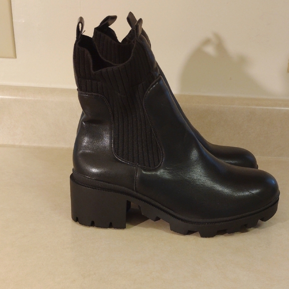 NWOT**Black Ankle Boots - Picture 3 of 9